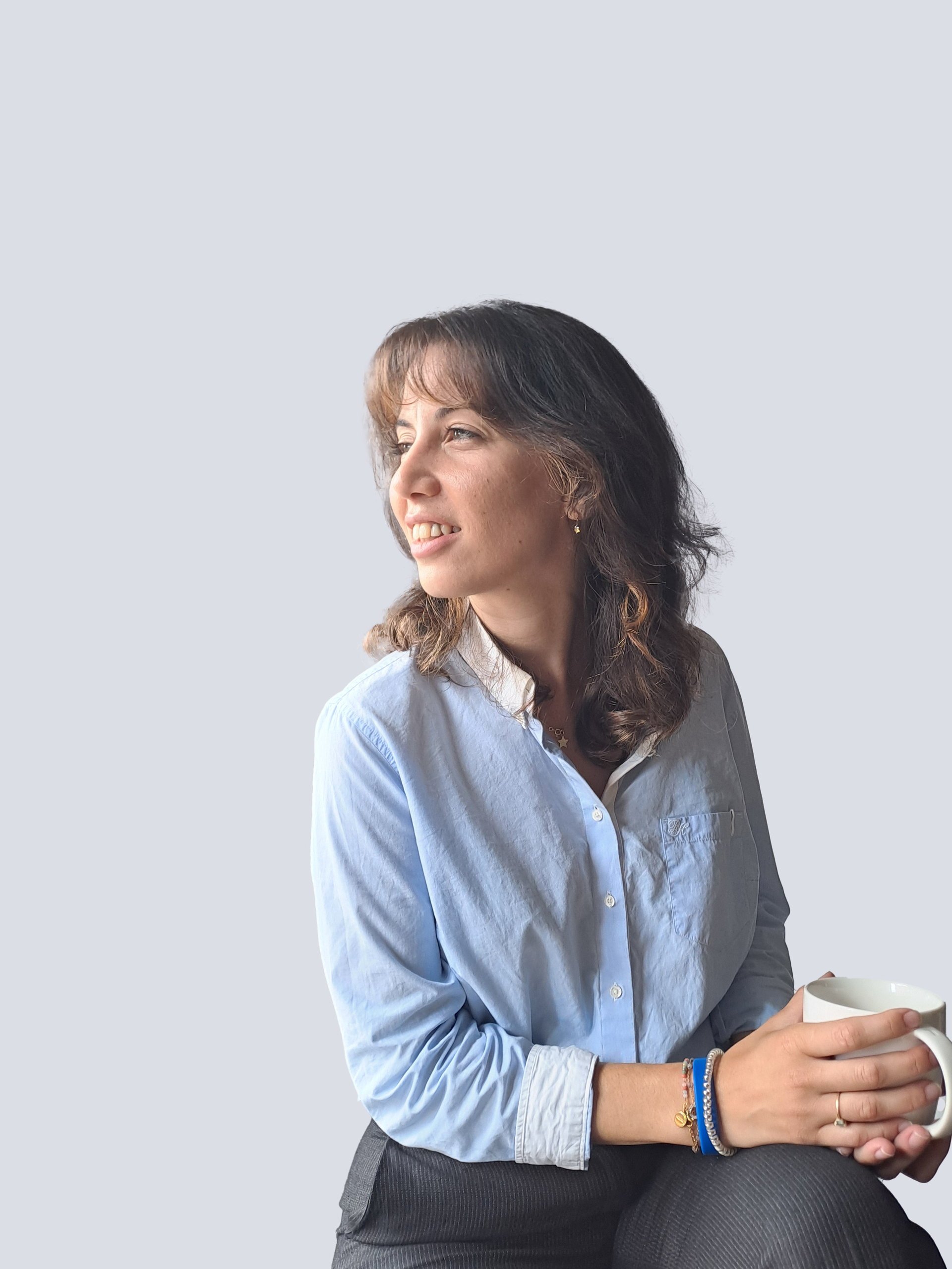 Silvia Luque, psicóloga general sanitaria en Donostia, en su consulta